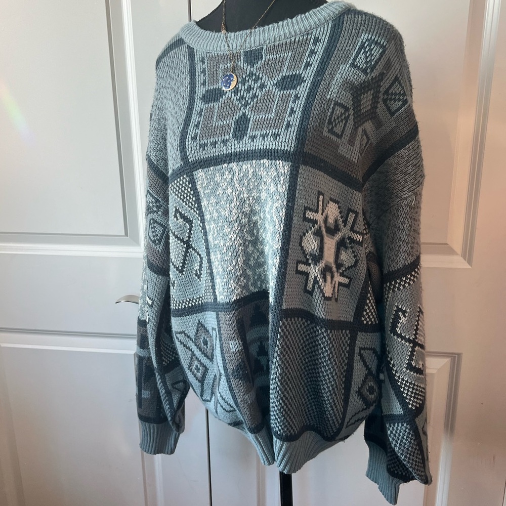 Geometric Patterned Gray Sweater